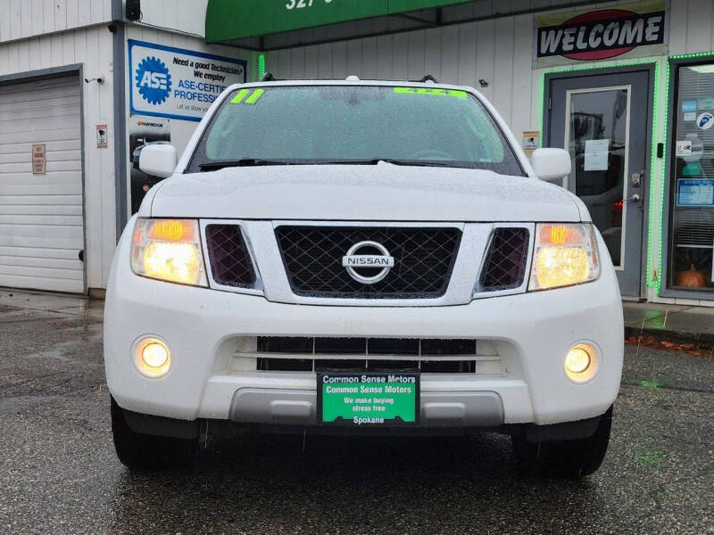 2011 Nissan Pathfinder LE