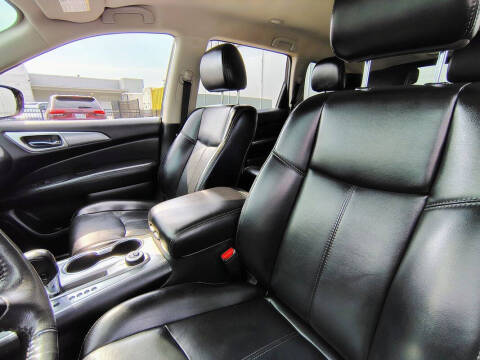 2017 Nissan Pathfinder SV