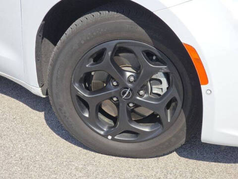 2024 Chrysler Pacifica Plug-In Hybrid Select