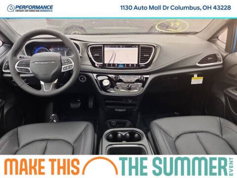 2027 Chrysler Pacifica Select