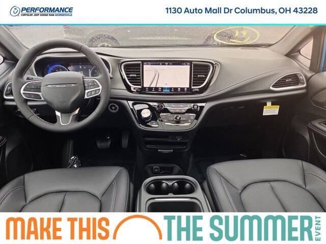 2027 Chrysler Pacifica Select