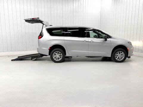 2025 Chrysler Pacifica Pinnacle