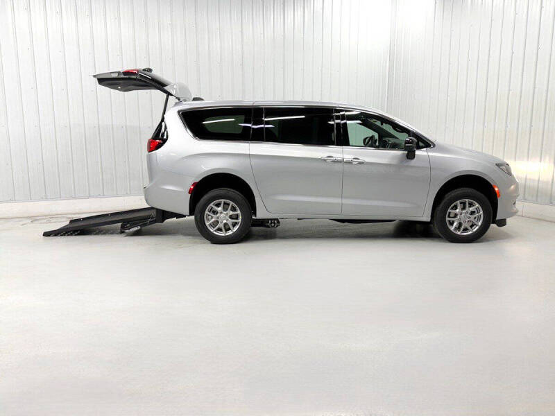 2025 Chrysler Pacifica Pinnacle