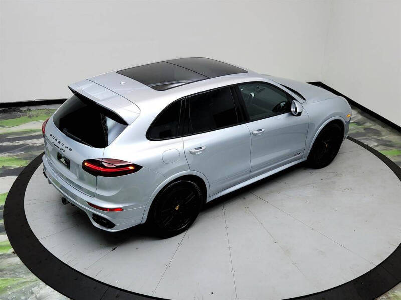 2016 Porsche Cayenne GTS