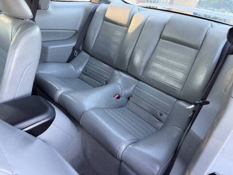 2005 Ford Mustang GT Deluxe