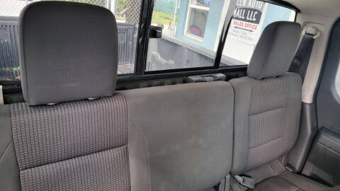 2012 Nissan Titan SV