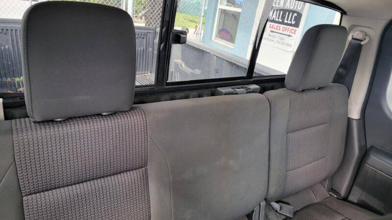 2012 Nissan Titan SV