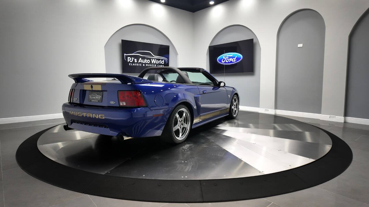 2004 Ford Mustang 6