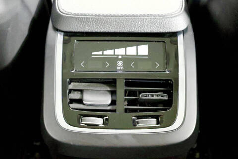 2017 Volvo XC90 T6 Momentum