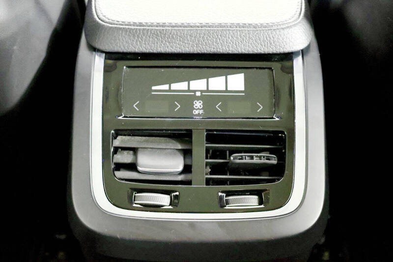 2017 Volvo XC90 T6 Momentum