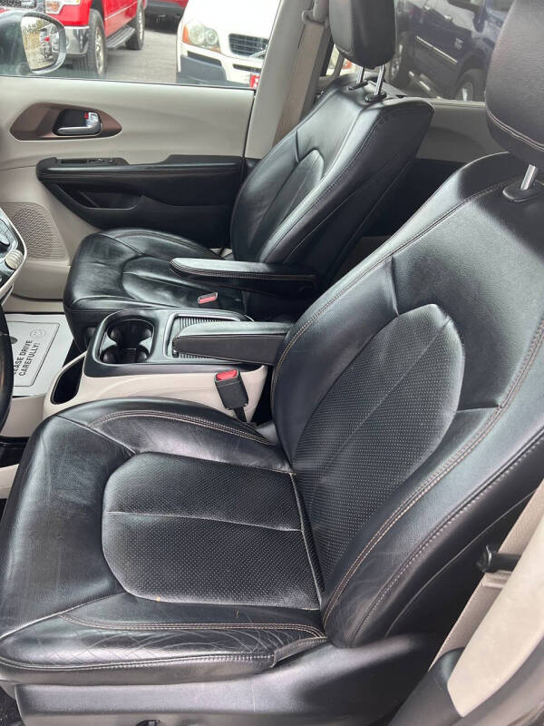 2017 Chrysler Pacifica Touring-L Plus