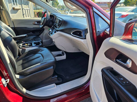 2017 Chrysler Pacifica Touring-L