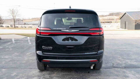 2025 Chrysler Pacifica Select