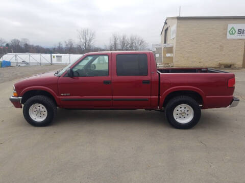 2001 Chevrolet S-10 for sale at CAR-MART AUTO SALES in Maryville TN