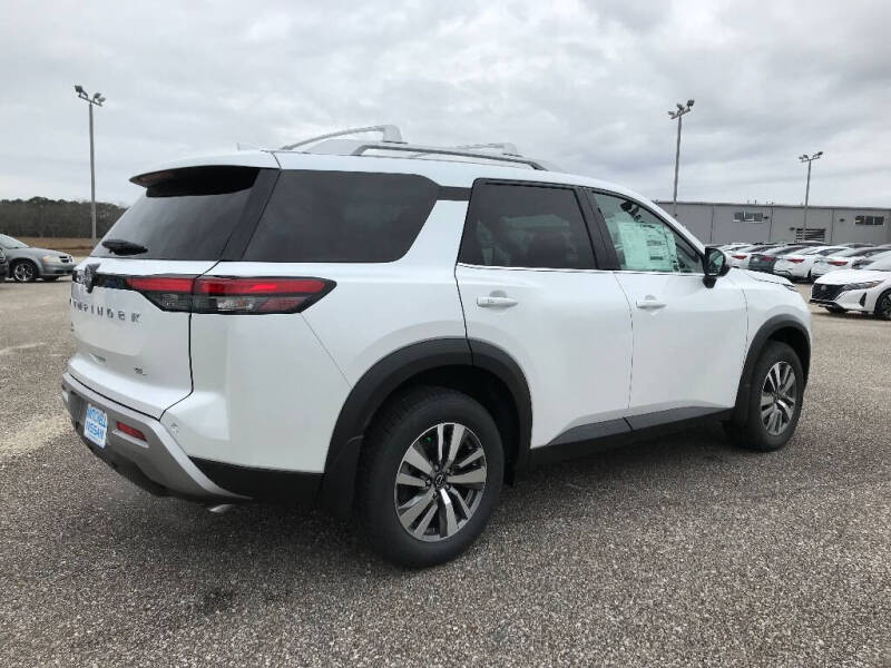 2025 Nissan Pathfinder SL