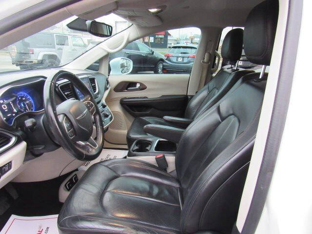 2017 Chrysler Pacifica Touring-L Plus