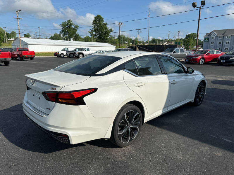 2023 Nissan Altima SR photo 5