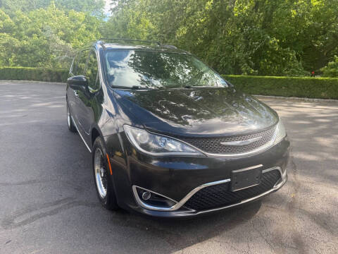 2017 Chrysler Pacifica Touring-L Plus