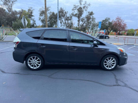 2014 Toyota Prius v Five