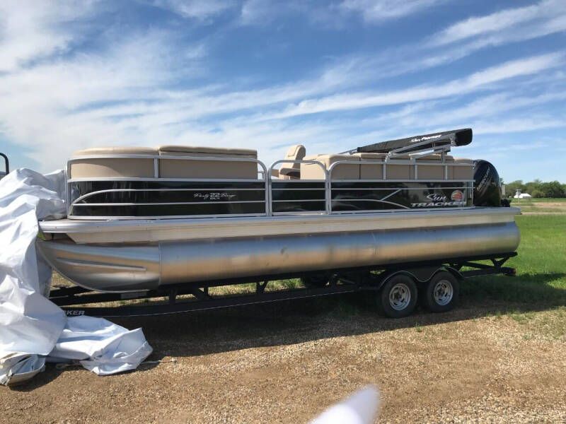 2019 SUNTRACKER PARTY BARGE