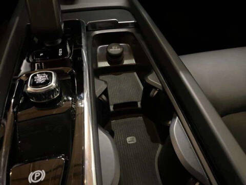 2025 Volvo XC60 B5 Core Dark Theme