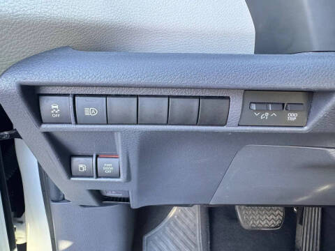 2022 Toyota Sienna LE 8-Passenger