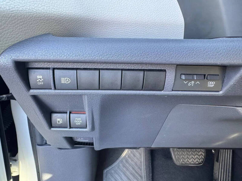 2022 Toyota Sienna LE 8-Passenger