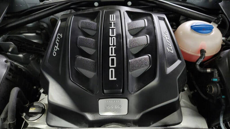 2015 Porsche Macan Turbo