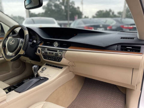 2015 Lexus ES 300h
