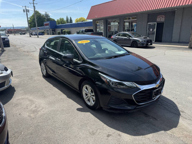 2019 Chevrolet Cruze LT Hatchback Auto's photo