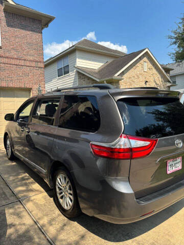 2015 Toyota Sienna XLE 8-Passenger