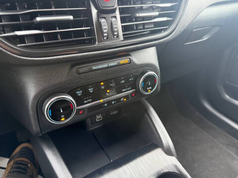 2025 Ford Escape ST-Line Select