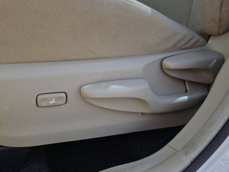 2014 Toyota Prius v Three