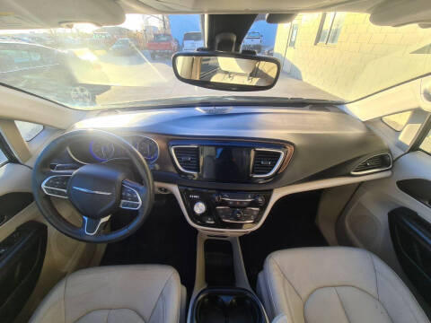 2017 Chrysler Pacifica Touring-L