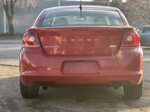 2011 Dodge Avenger Lux