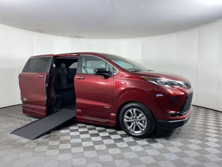 2021 Toyota Sienna XSE 7-Passenger