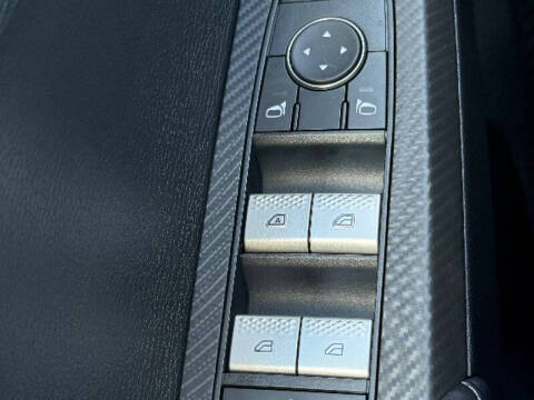 2025 Mitsubishi Outlander ES