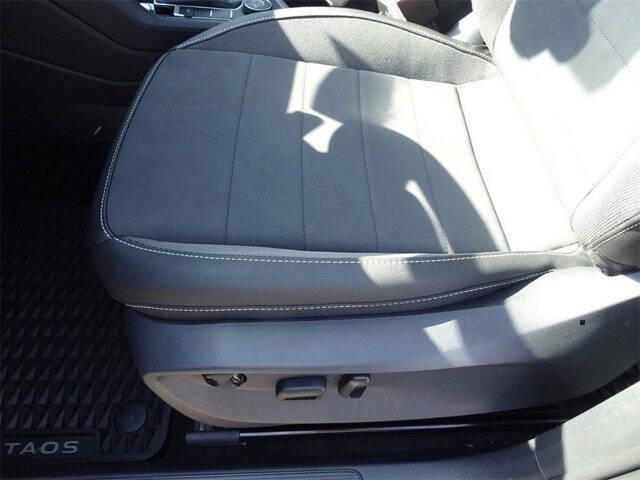 2024 Volkswagen Taos SE 4Motion