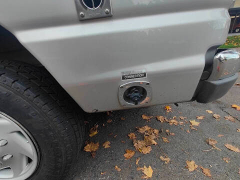 2003 Ford E-Series E-250 SD