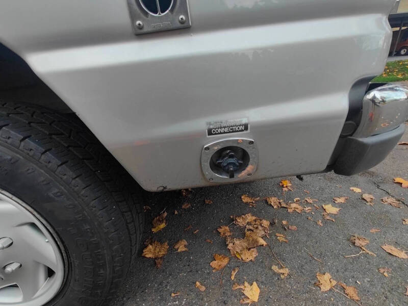 2003 Ford E-Series E-250 SD