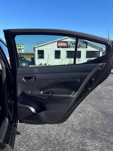 2021 Nissan Versa SR