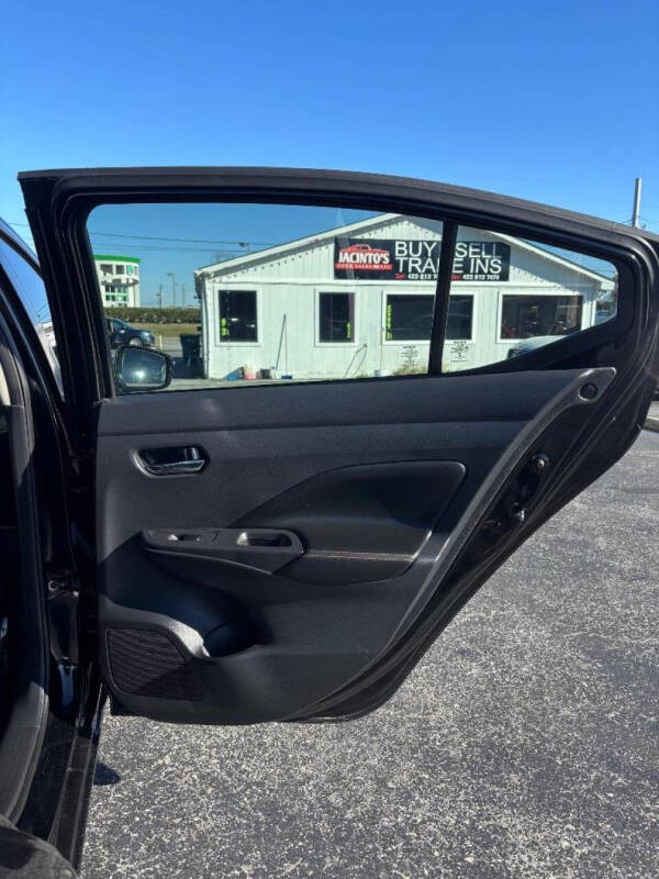 2021 Nissan Versa SR