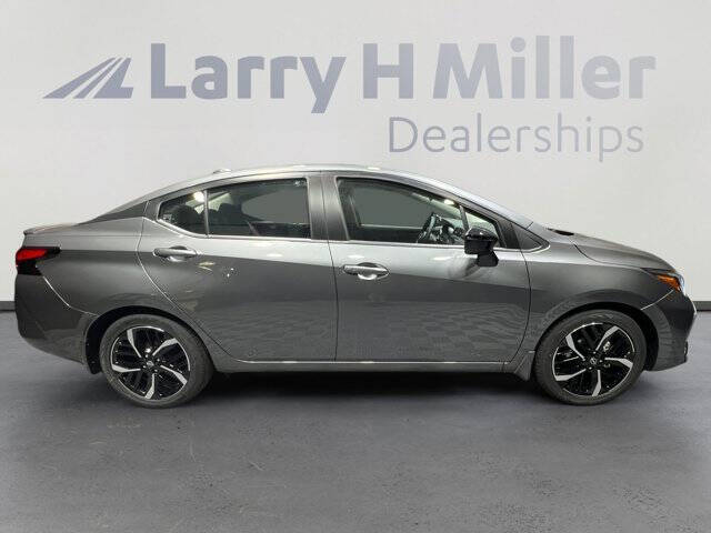 2025 Nissan Versa SR