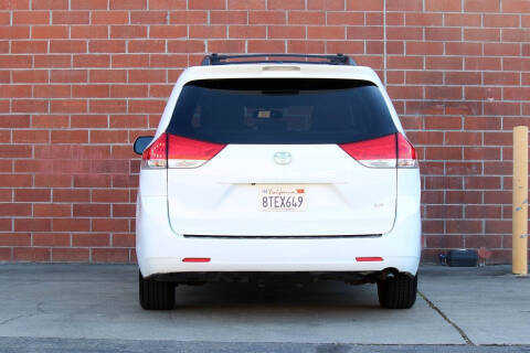 2013 Toyota Sienna LE 8-Passenger