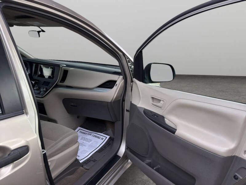 2017 Toyota Sienna L 7-Passenger