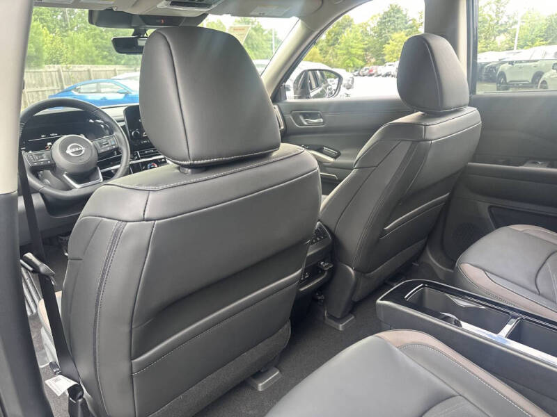 2025 Nissan Pathfinder Platinum