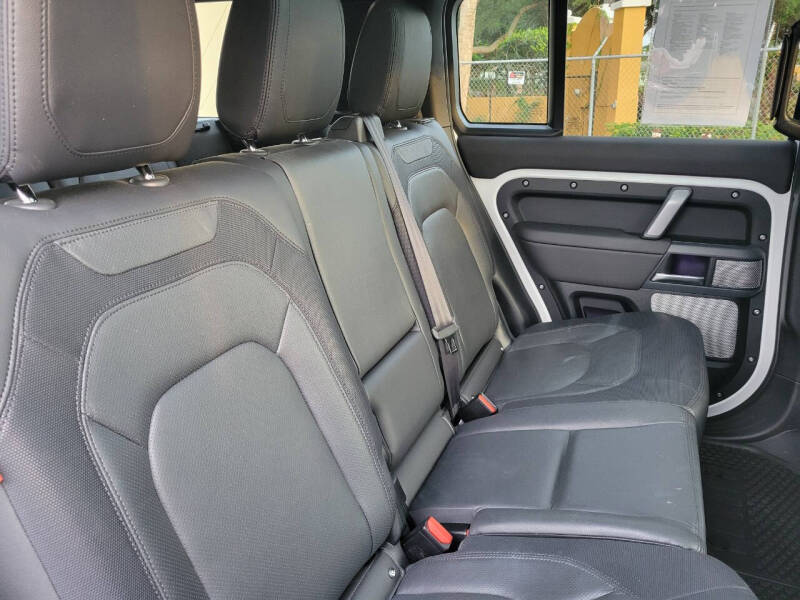 2024 Land Rover Defender 130 P400 X-Dynamic SE