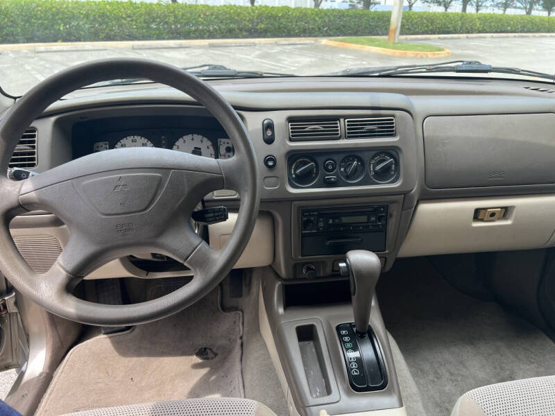 2003 Mitsubishi Montero Sport LS