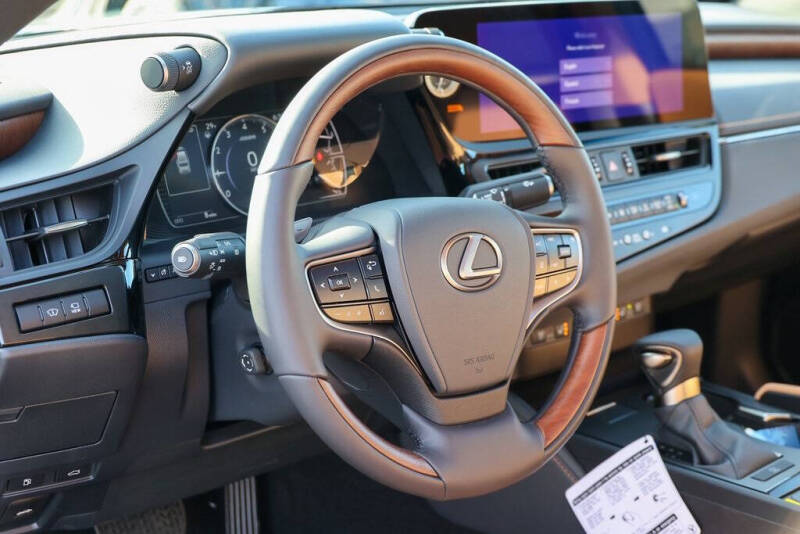 2025 Lexus ES 350 Luxury