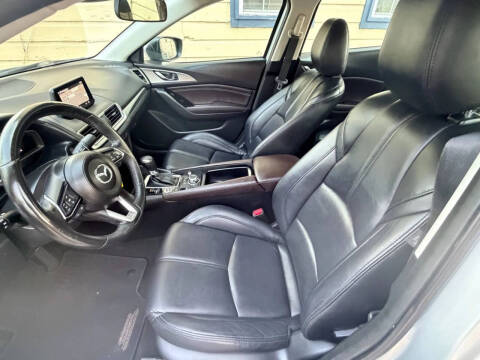 2018 Mazda MAZDA3 Touring